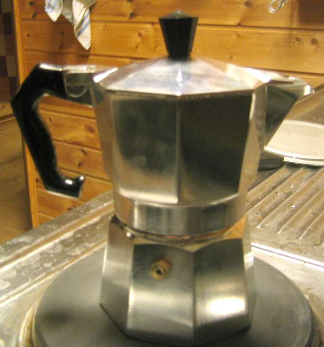 Ấm pha cà phê do Bialetti thiết kế